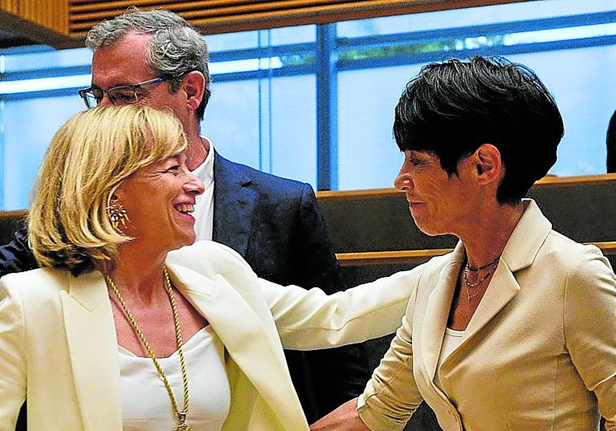 La diputada general de Gipuzkoa, Eider Mendoza, y Maddalen Iriarte.