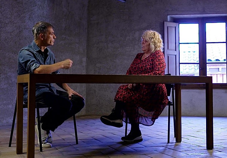 Oskar Ortiz de Guinea, periodista de 'El Diario Vasco', entrevista a Asun Casasola en el capítulo de esta semana.