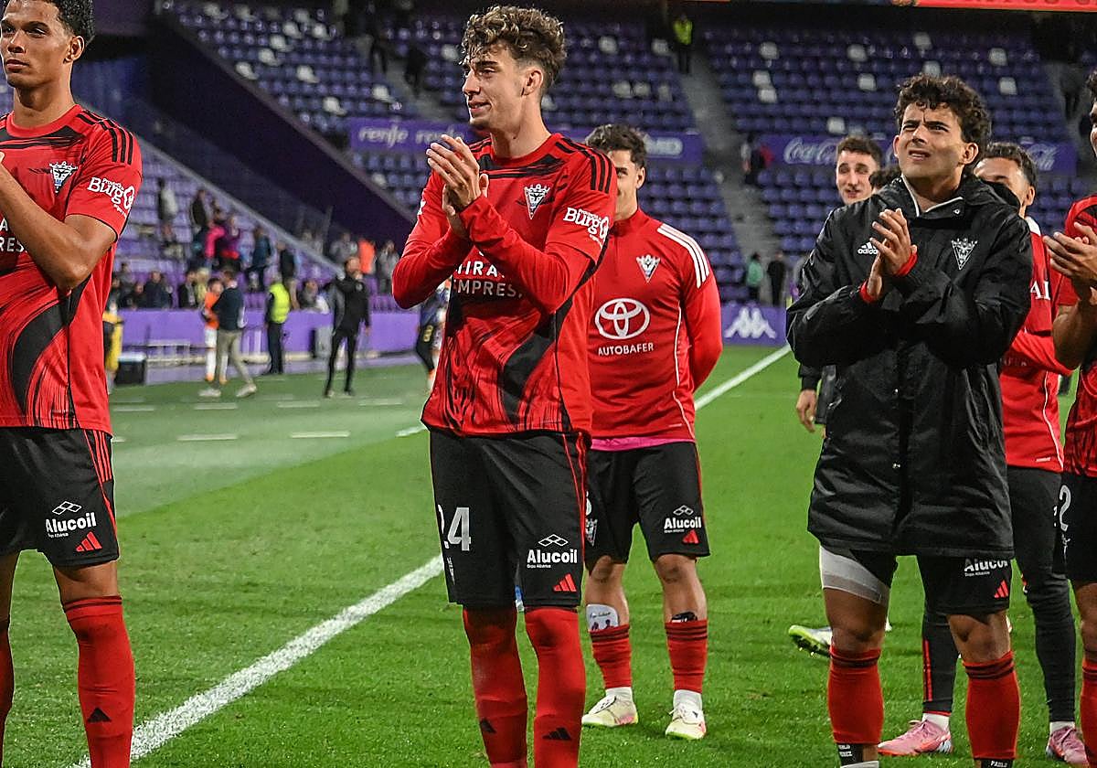 Al final del duelo se le vio con un vendaje en un muslo.