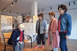 La figura de 'Mercedes' permanecerá en la galería ondarresa durante toda la semana.