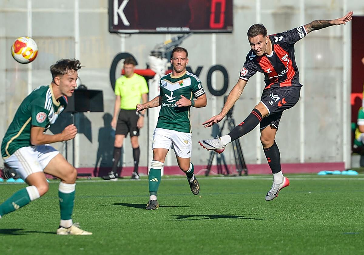 El Arenas busca soluciones para rendir mejor en sus salidas