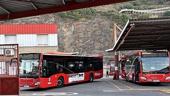 26 vehículos eléctricos de Bilbobus llevan un año usando la energía del metro para cargarse