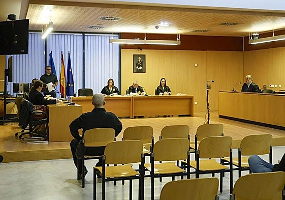 El acusado, J. M. C. B., durante el juicio en la Audiencia Provincial, en Gijón.