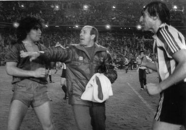 Subastan la camiseta rota que vistió Maradona en la final contra el Athletic de 1984