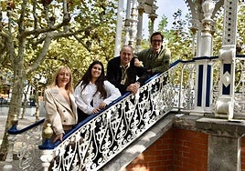 La edil de Cultura, Estíbaliz Freije, junto a algunos de los protagonistas de la velada.