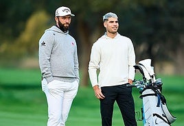 Jon Rahm, con Carlos Alcaraz en el club madrileño mientras analiza los detalles del recorrido.