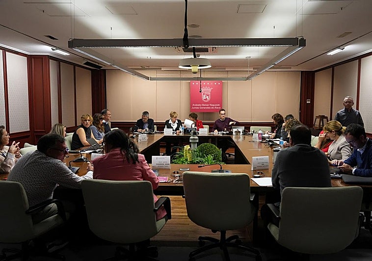 Un momento de la comparecencia de este jueves de la diputada de Cultura Ana del Val.