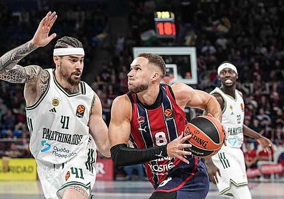 Sedekerskis trata de superar a Juancho Hernangómez.