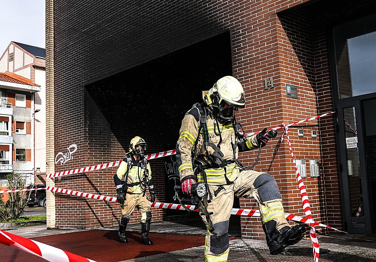 Los bomberos forales ya solo cobrarán por negligencias: ni 92 euros por incendios en casa, ni 145 por rescatar animales...