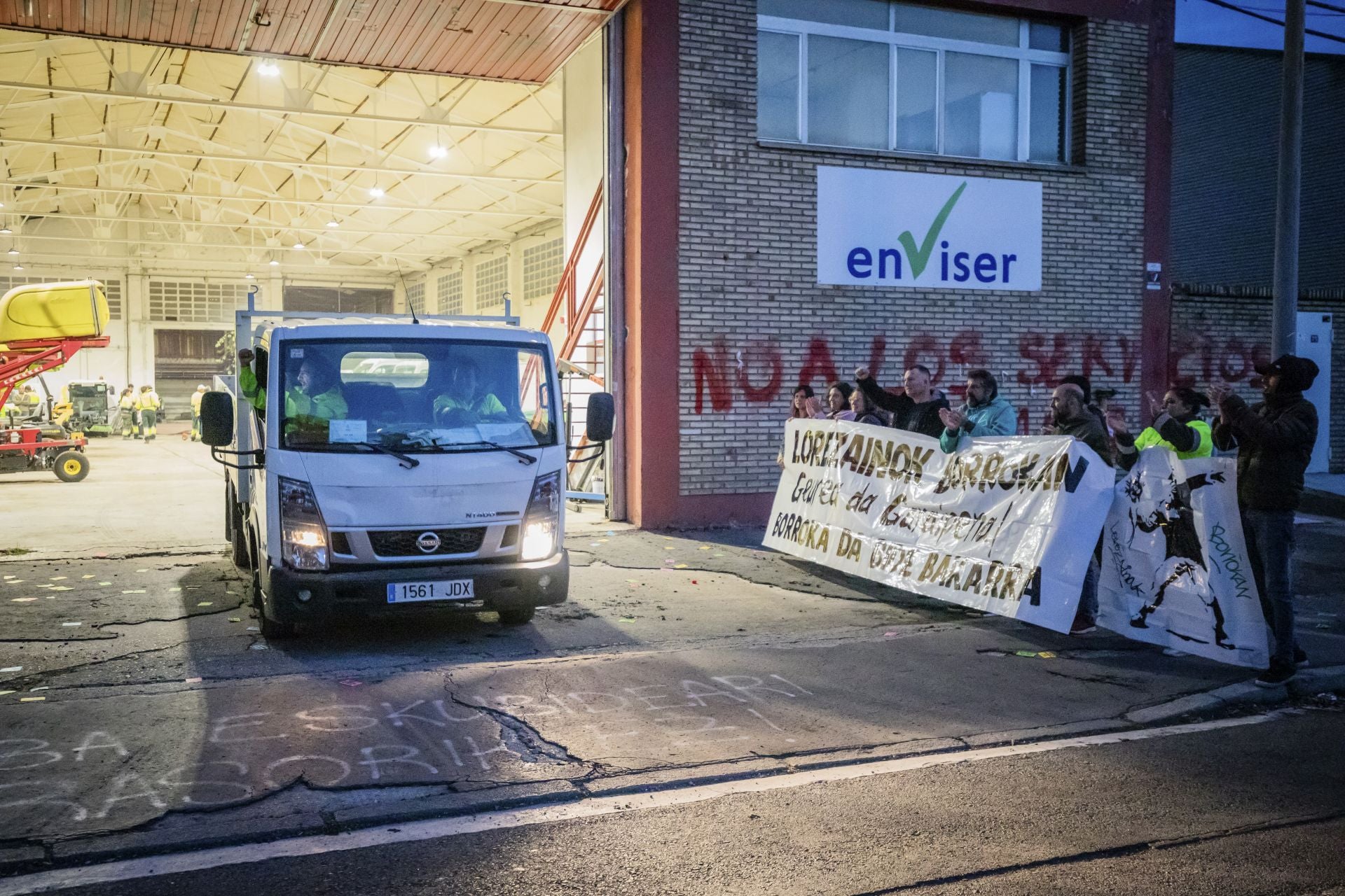 Las imágenes de la vuelta al trabajo de los jardineros de Vitoria