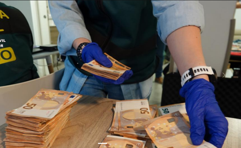 Desmantelan un grupo de estafas bancarias que se hacía llamar 'robarle todo a las abuelas'