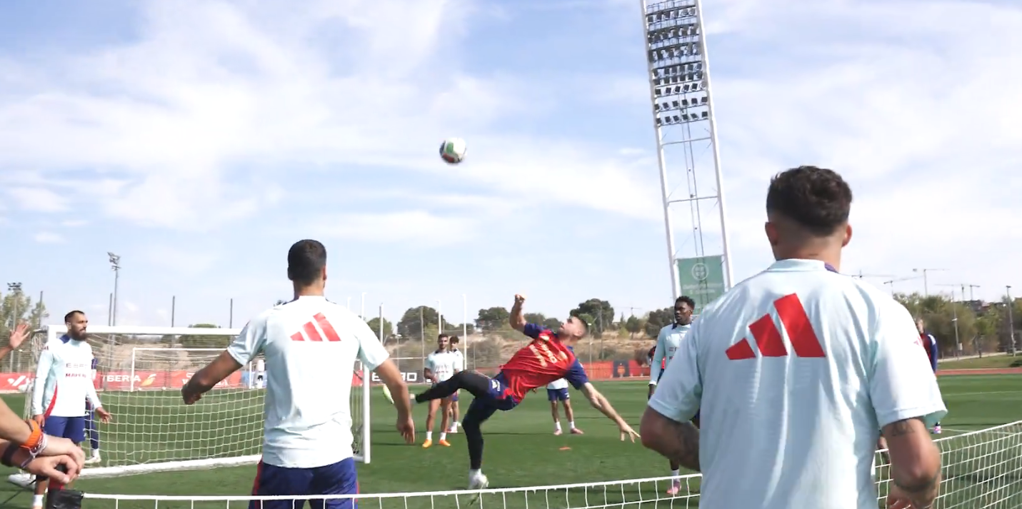 La media chilena de Simón con La Roja: «Llego a meter ahí la cabeza y acabo en la red»