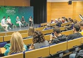 Manu García, Isabel 'Moses' Fernández, Aitor Xabier Ruiz de Luzuriaga y Haizea Castresana, durante el coloquio celebrado en Artium.