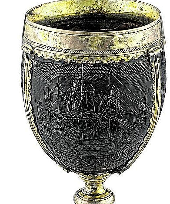 Imagen secundaria 2 - 1. Brújula realizada por Jonathan Eade, hacia 1750. 2. Retrato de Mary Read (1685-1721). 3. Copa de coco, cáscara de coco y plata, hacia 1722, que conmemora la derrota de Bartholomew Roberts. 