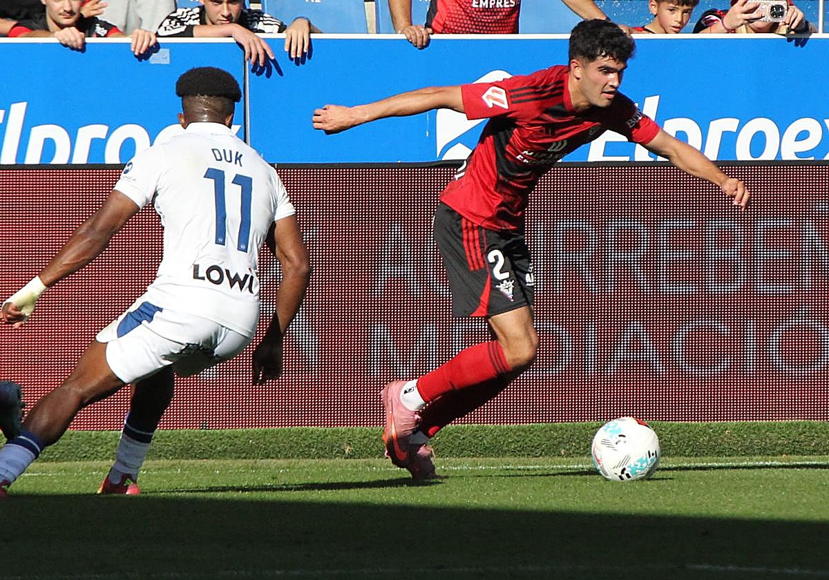 Novoa lo intentó por su banda.