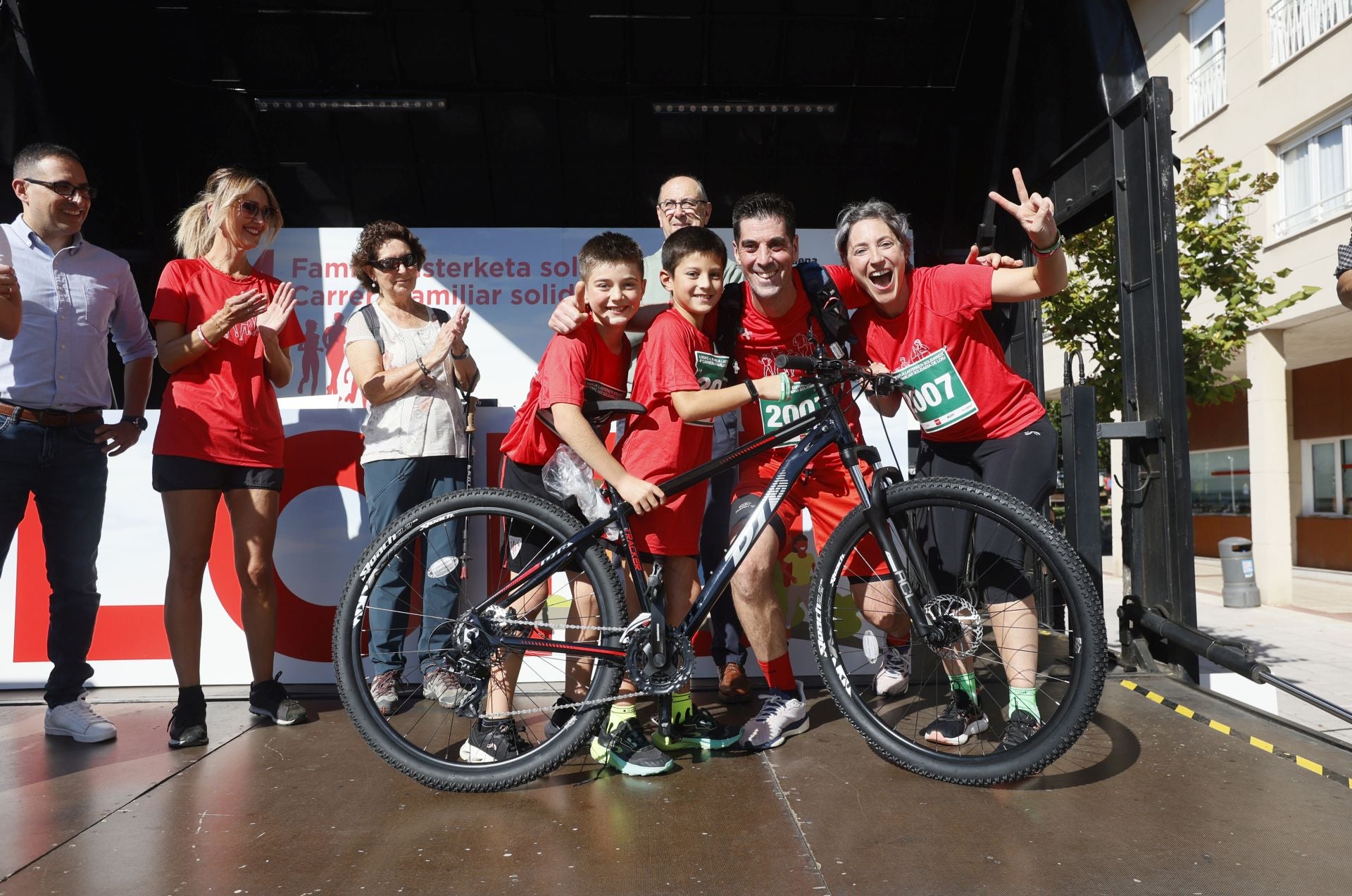 Carrera Familiar Solidaria de Loiu organizada por EL CORREO