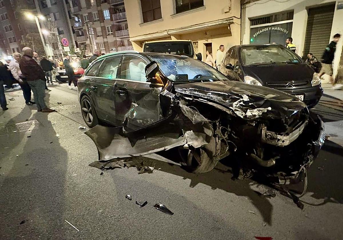 El vehículo quedó completamente destrozado.