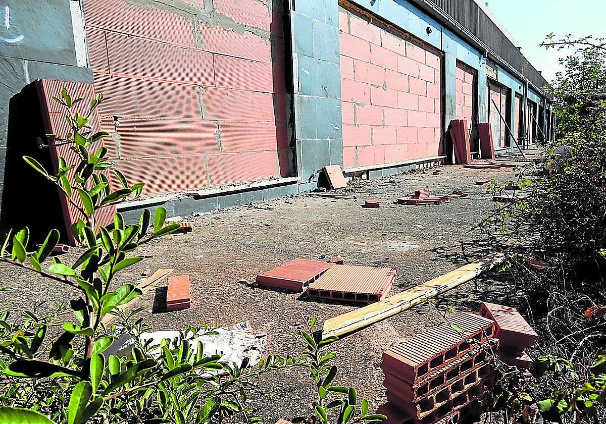 Sólo se ha cerrado la parte posterior y quedan muchas actuaciones por acometer.