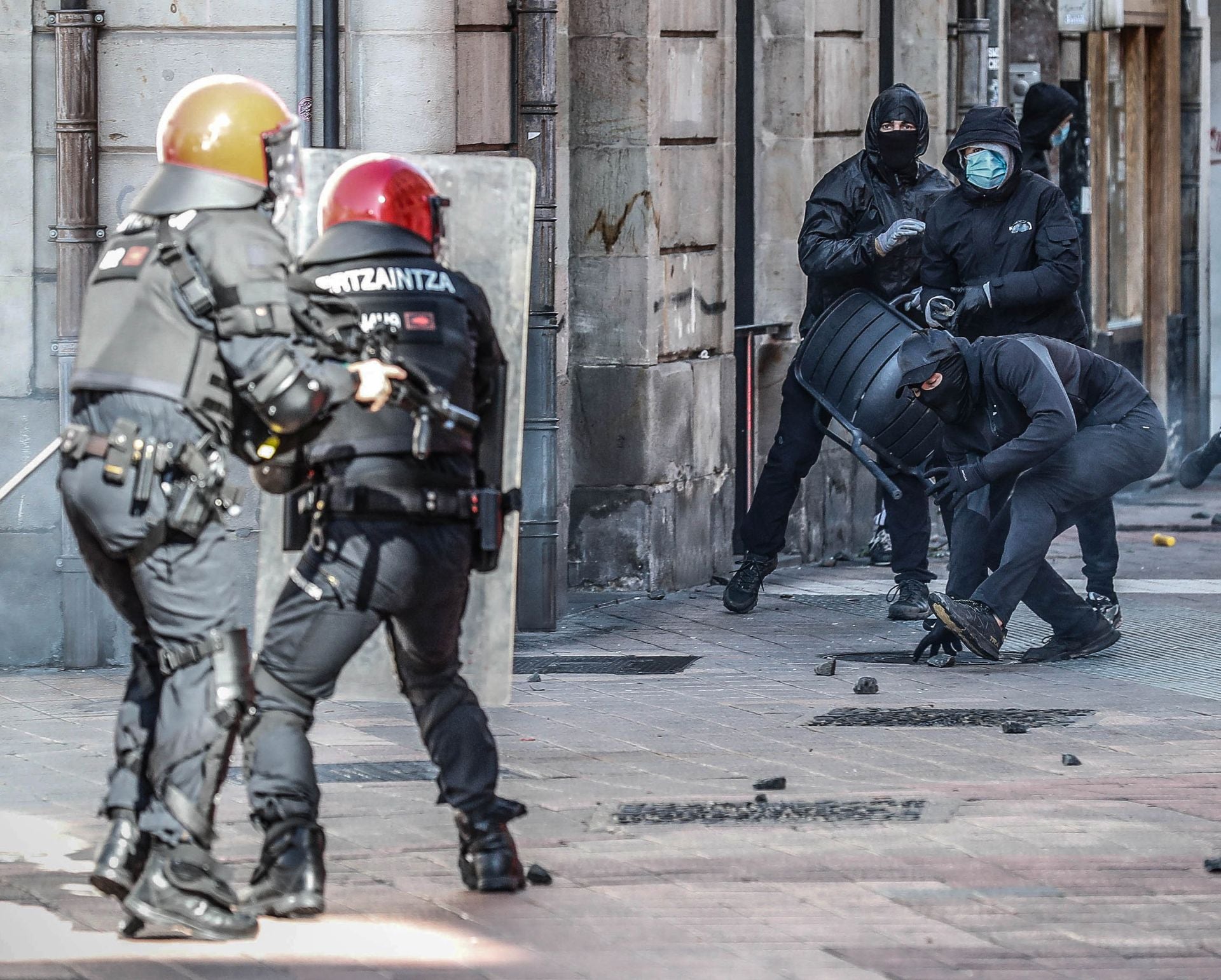 Batalla campal en Vitoria por la presencia de La Falange