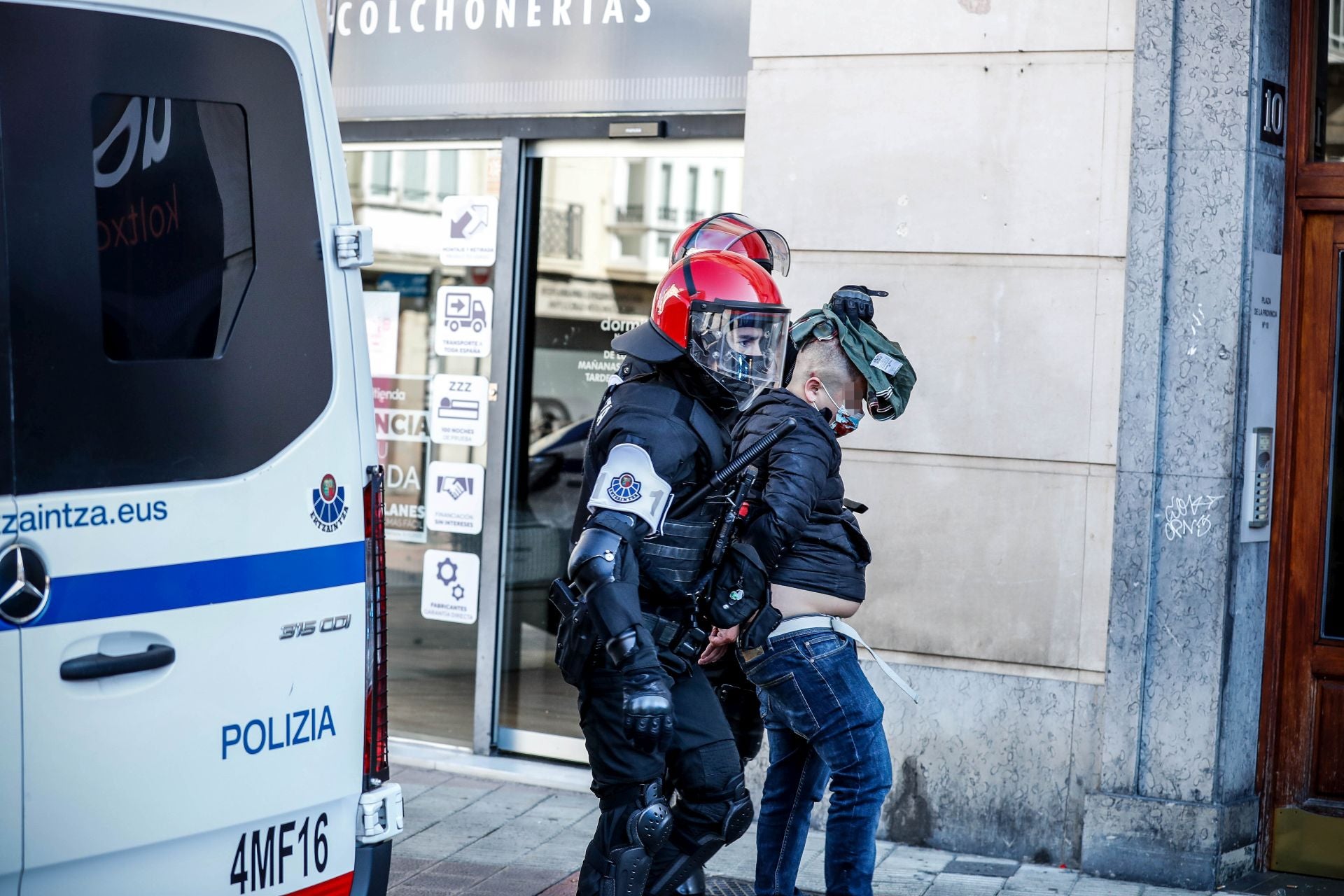 Batalla campal en Vitoria por la presencia de La Falange