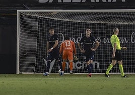 Magunazelaia lamenta una de las ocasiones erradas por los armeros en Ceuta, donde el Eibar encadenó la tercera derrota como visitante, el talón de Aquiles de este equipo.
