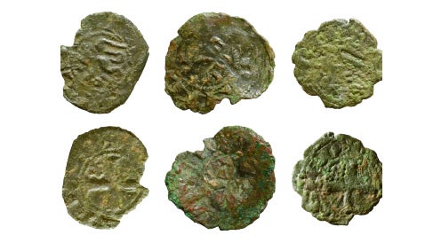 Monedas del ejército del Príncipe Negro halladas en Vitoria.