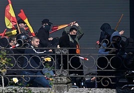 Una batalla campal entre Falange y radicales deja 40 heridos y 19 detenidos en Vitoria