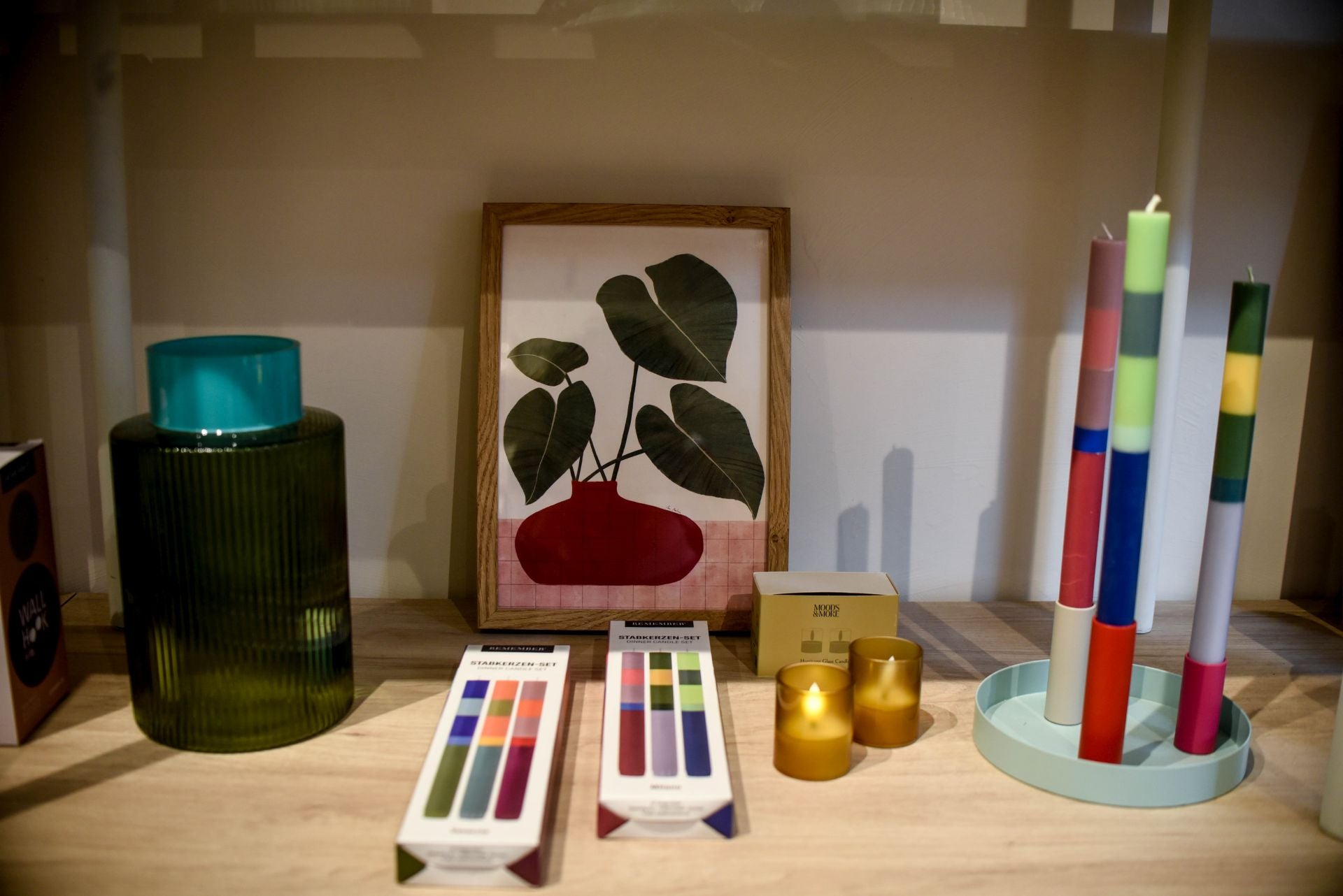 Dos hermanos llenan de color y alegría el Casco Viejo con su nueva tienda de objetos bonitos