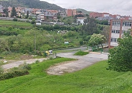 Se actuará en la parcela de las antiguas casas de los maestros, detrás del colegio El Casal, que alberga más de 5.000 metros cuadrados.