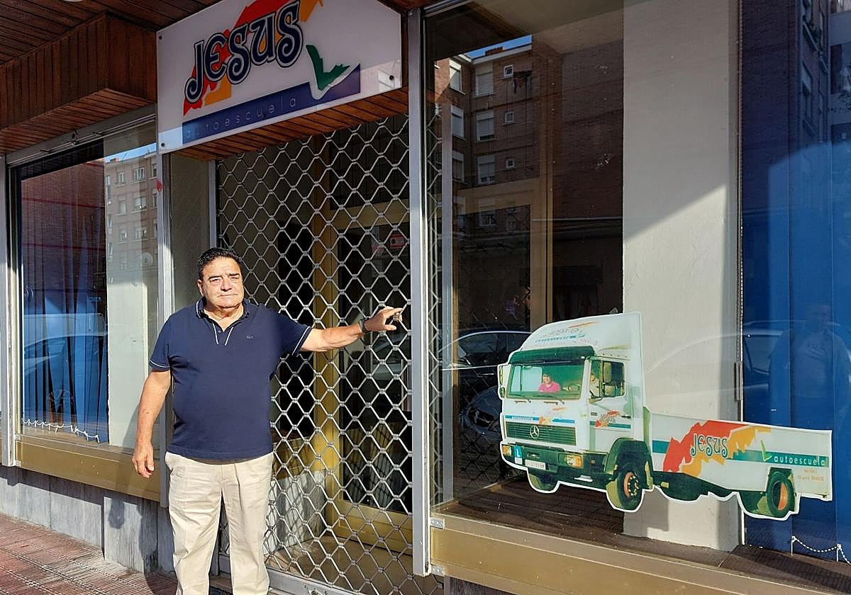 Jesús Rodríguez, jubilado desde este verano, en una de las cuatro sedes de su negocio, ubicada en Barakaldo.