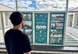 La estación de metro del municipio acoge la primera de las tres exposiciones fotográficas.