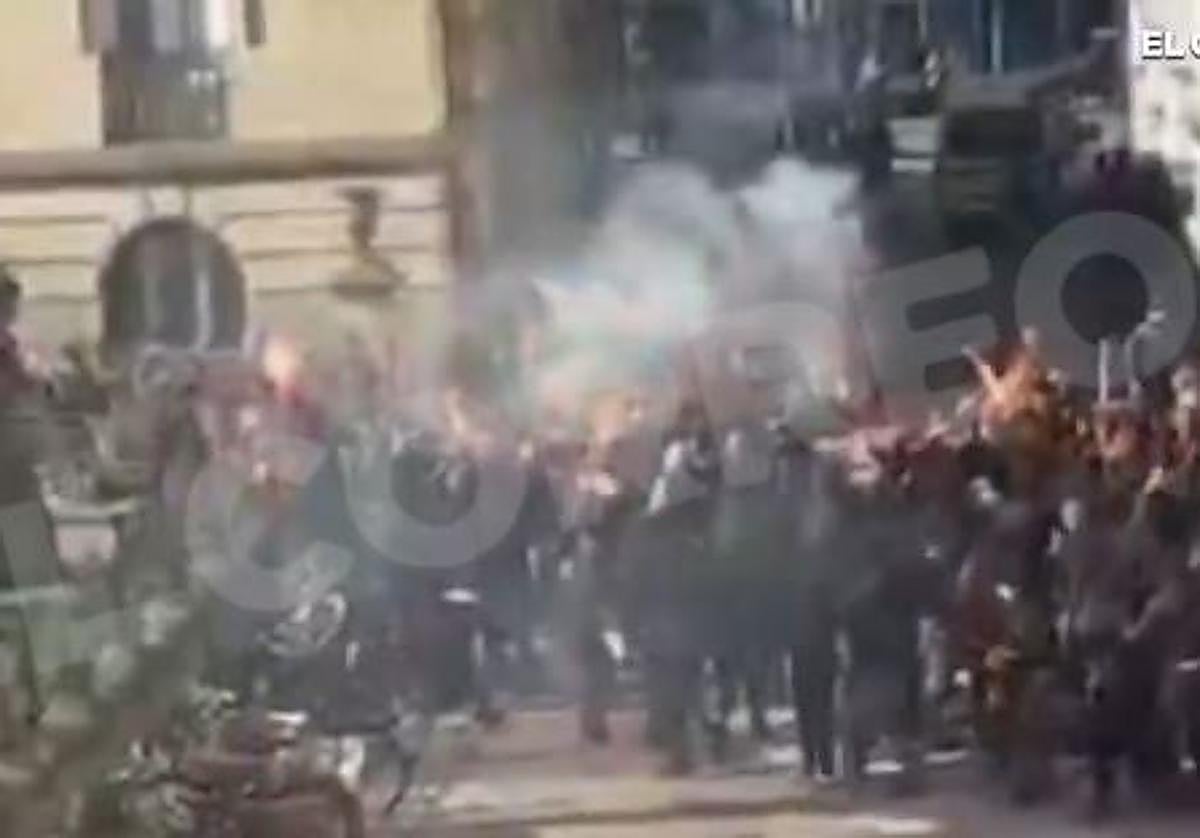 Los vídeos más espectaculares de la batalla campal entre radicales en Vitoria