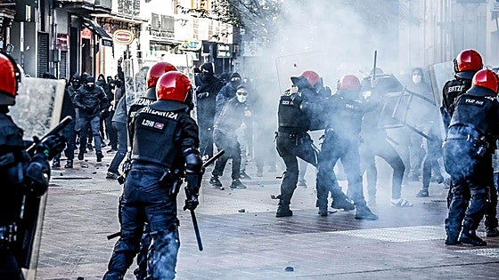 Zupiria admite que Vitoria estuvo «horas patas arriba» y culpa a los «fascistas de ambos lados»