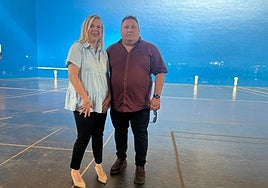 La portavoz jeltzale, Ainara Leiba, junto al edil de Deportes, Gaizka Luengo.