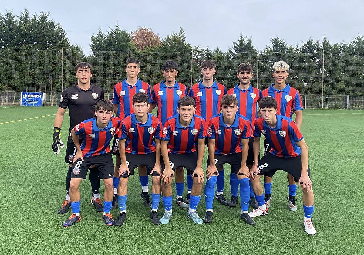 Imagen del Juvenil A del Leioa que es líder en Juvenil División de Honor Nacional.