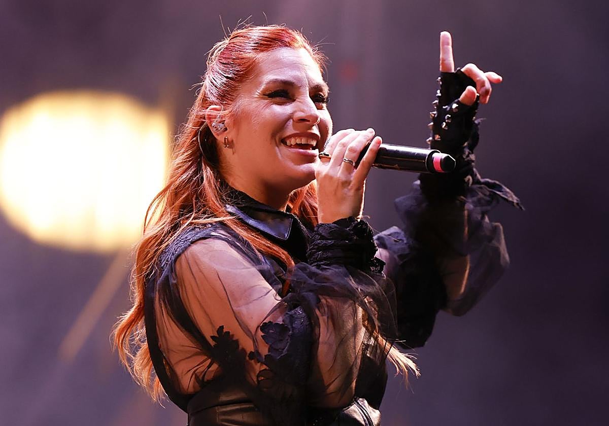 Leire Martínez durante el concierto ofrecido este pasado domingo en la plaza de El Pilar, en Zaragoza.