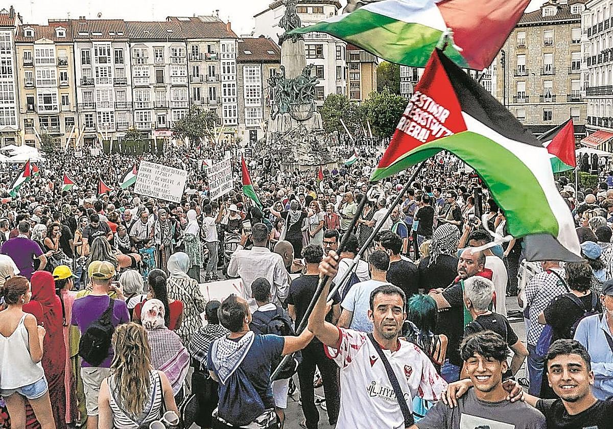 Los sindicatos han convocado manifestaciones en las tres capitales vascas.