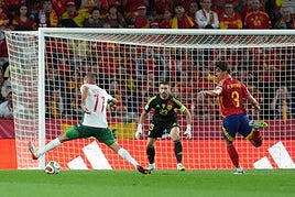 Unai Simón tuvo que intervenir en un par de sustos de Bulgaria.