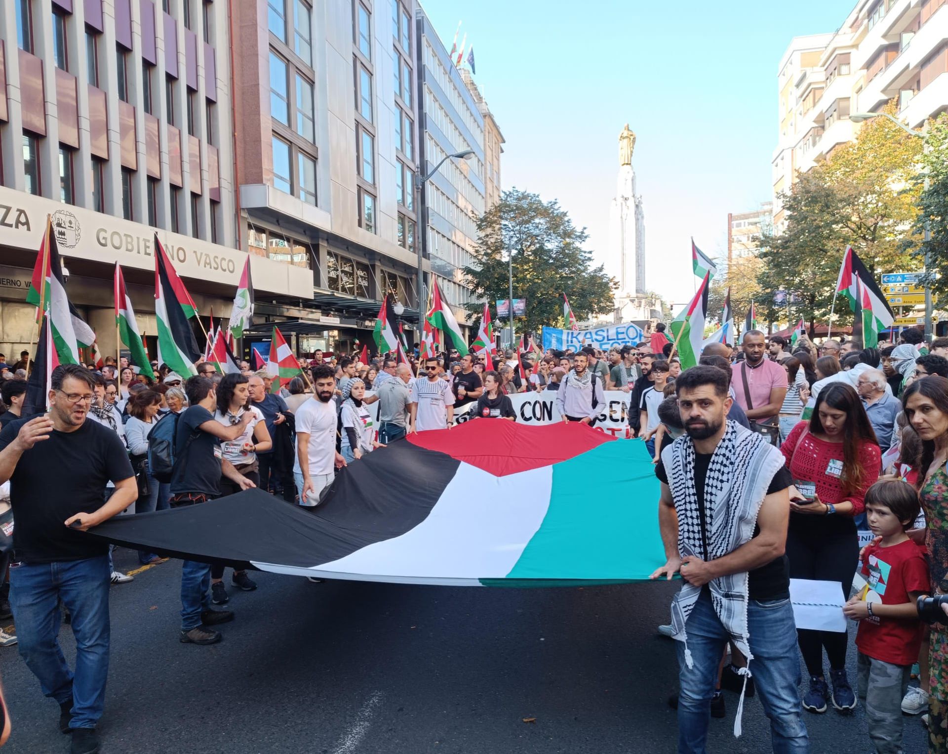 La jornada de huelga en apoyo a Palestina en Bizkaia, en imágenes