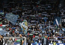 Aficionados del Alavés, en el último partido en Mendizorroza.