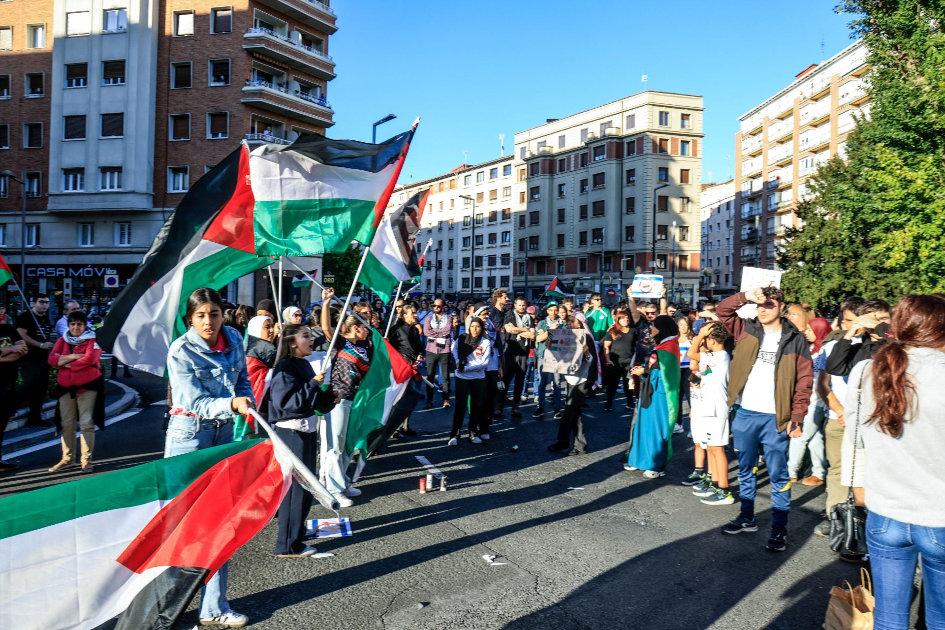 La jornada de huelga en apoyo a Palestina en Álava, en imágenes