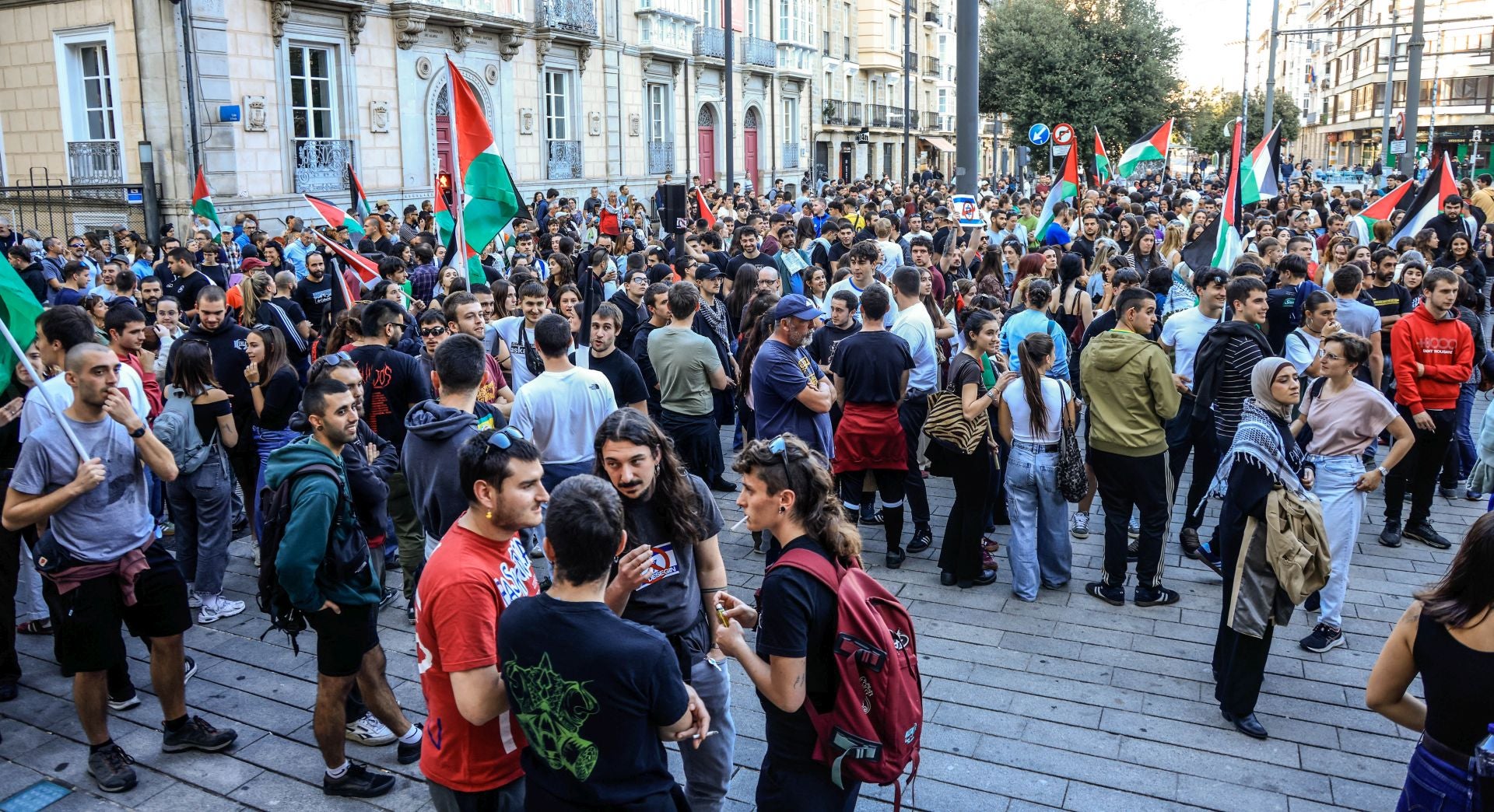 La jornada de huelga en apoyo a Palestina en Álava, en imágenes