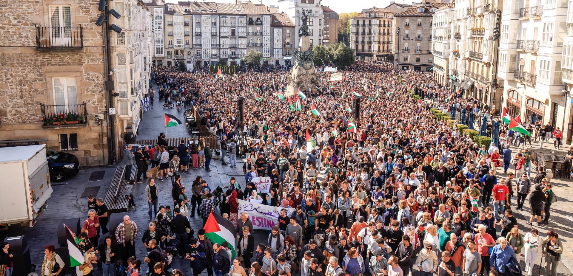 La jornada de huelga en apoyo a Palestina en Álava, en imágenes