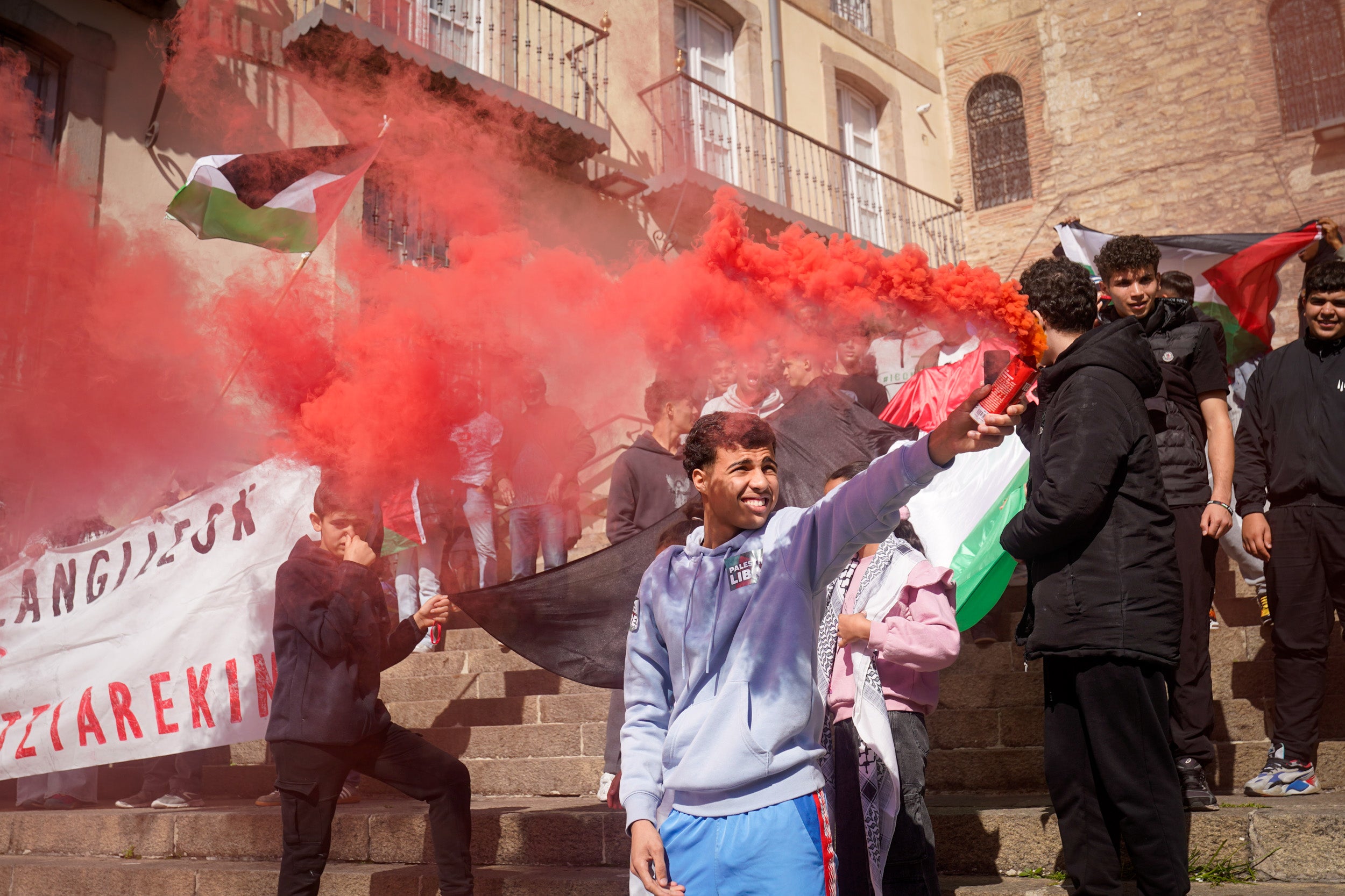 La jornada de huelga en apoyo a Palestina en Álava, en imágenes