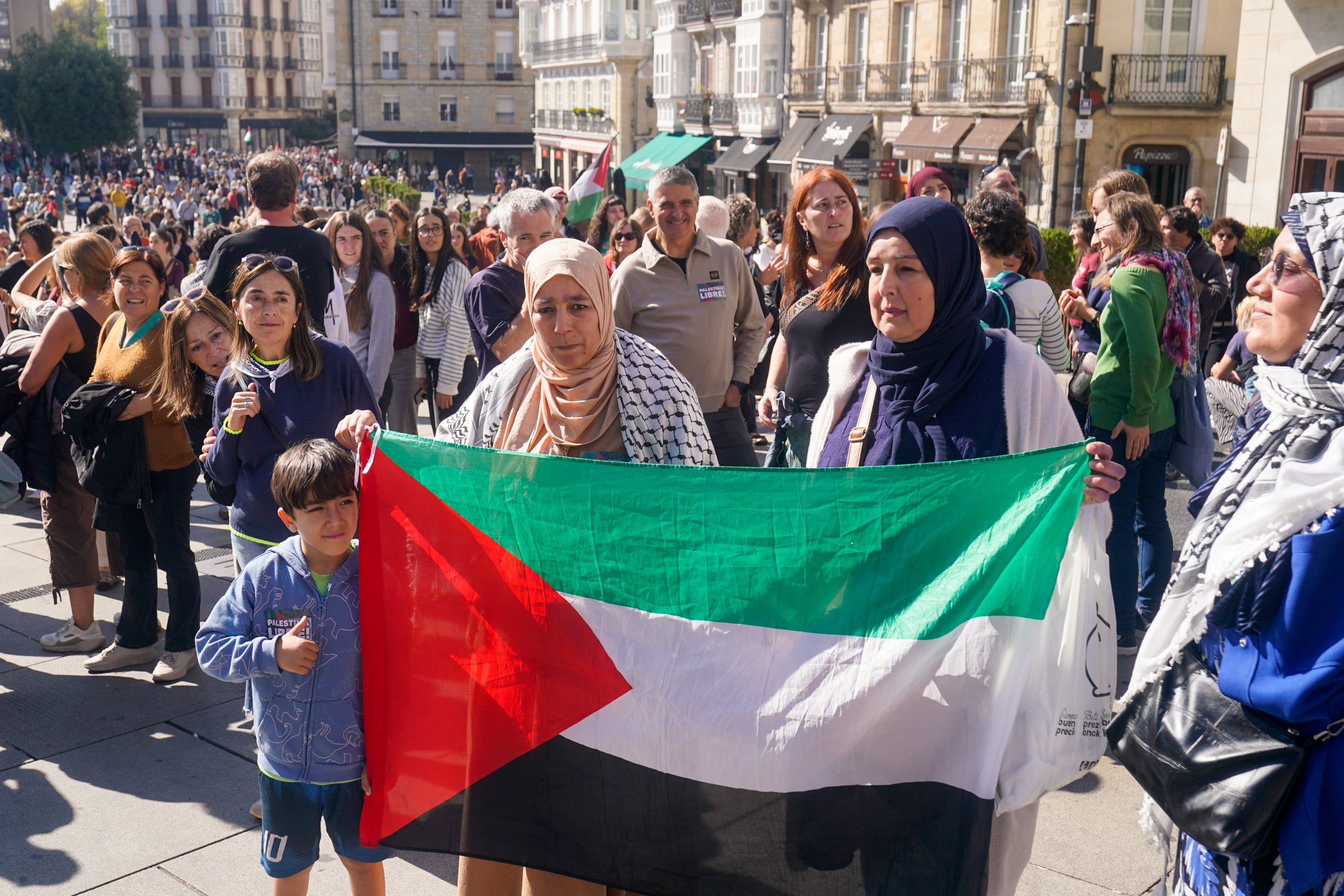 La jornada de huelga en apoyo a Palestina en Álava, en imágenes