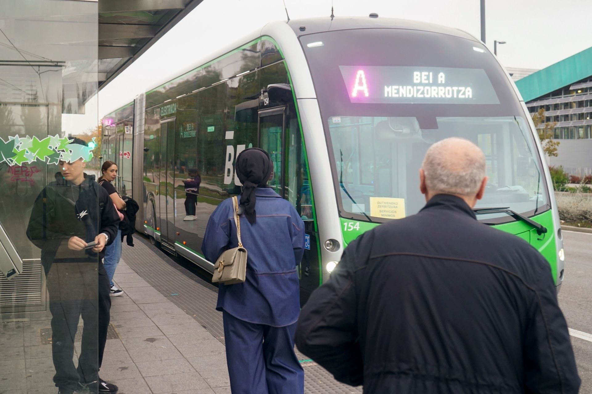 La jornada de huelga en apoyo a Palestina en Álava, en imágenes