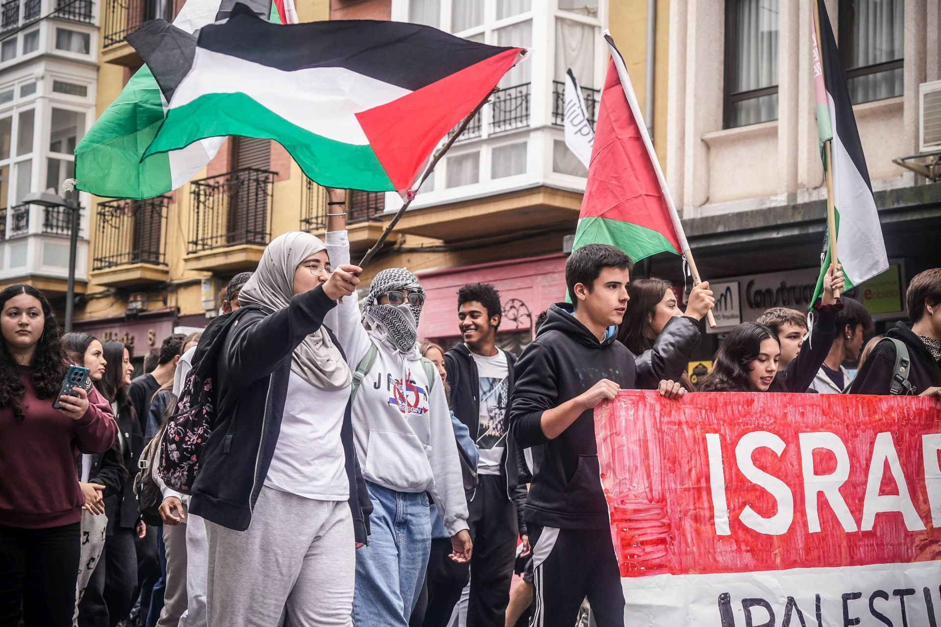 La jornada de huelga en apoyo a Palestina en Álava, en imágenes