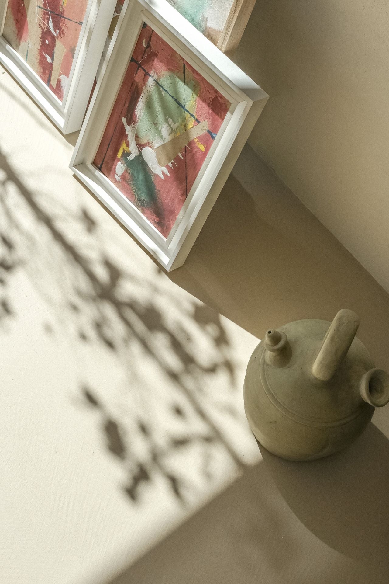 Elisa, la interiorista que pinta cuadros, abre su refugio creativo en Algorta