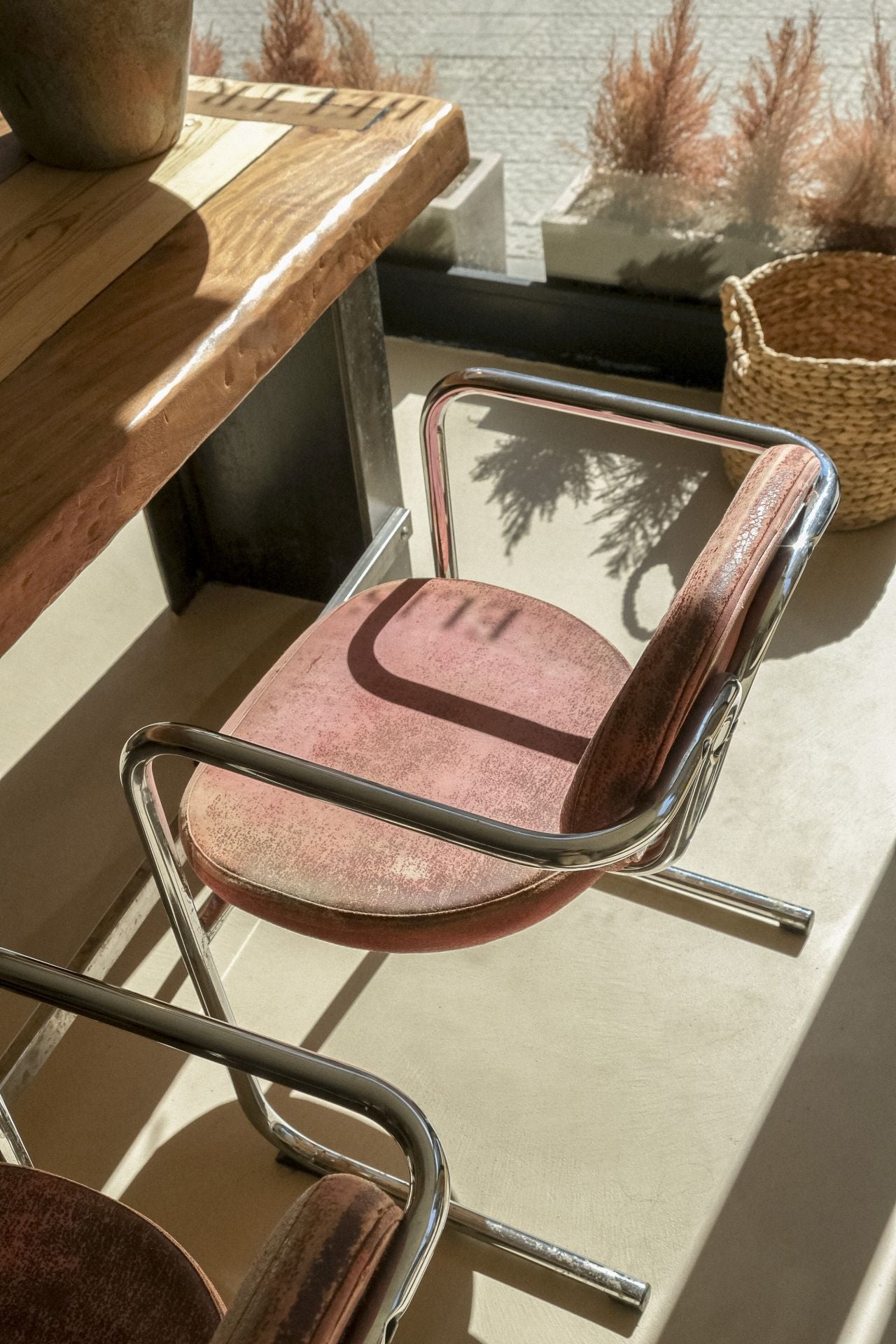 Elisa, la interiorista que pinta cuadros, abre su refugio creativo en Algorta