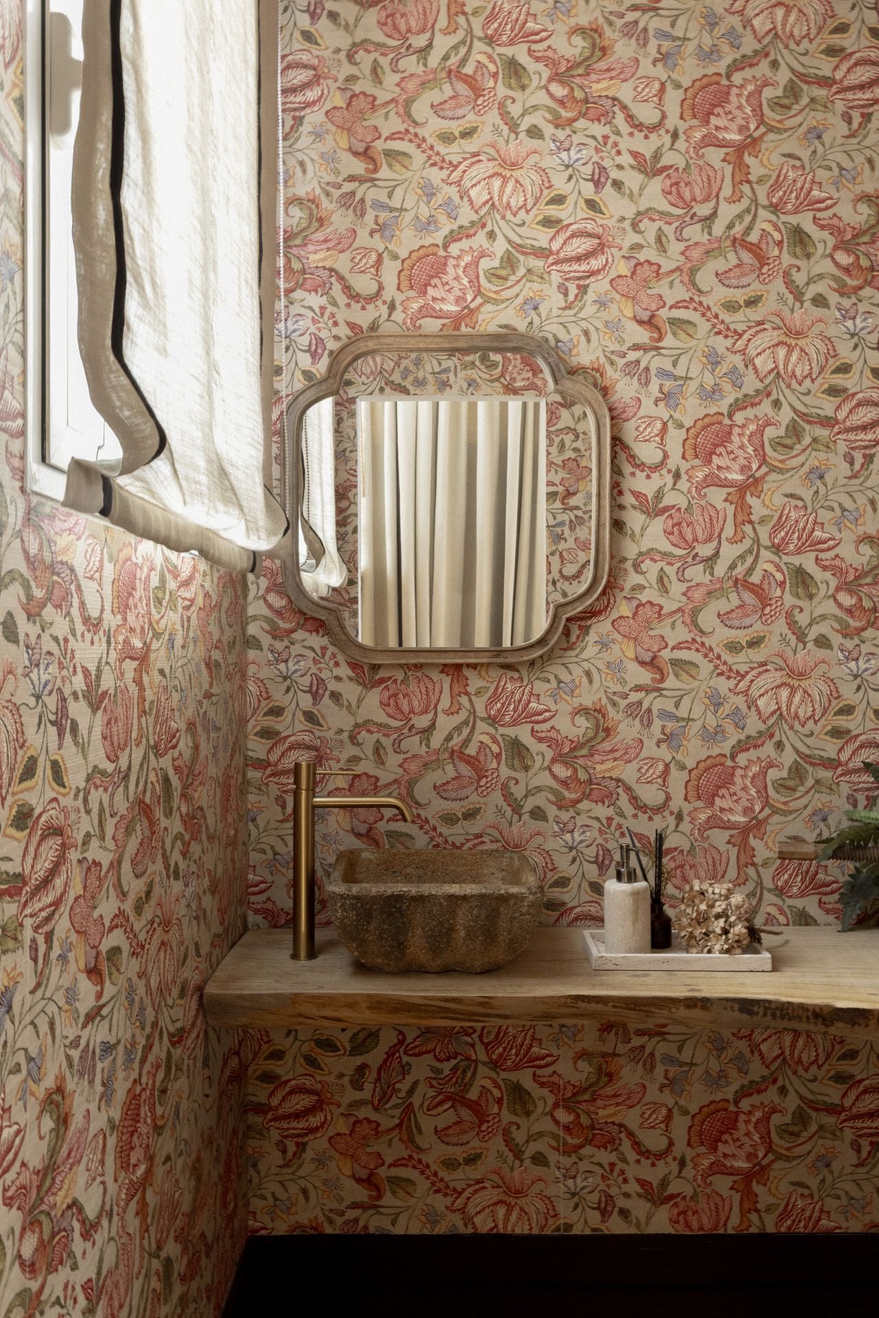 Elisa, la interiorista que pinta cuadros, abre su refugio creativo en Algorta